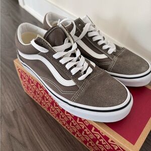 Vans Old Skool women’s size 7.5 (or Men’s size 6)